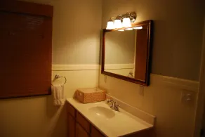 Edgewater Cottage - Privat Lakefront Getaway - Image 2