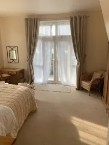 House above the beach sleeps 4 with private parking - Image 5