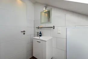 Vacation Home \"Deich Hus\" with Private Terrace, Garden & Wi-Fi - Image 5
