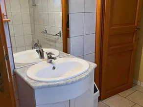 Cozy Ground-Level Cottage with Terrace, Near Thermal Baths and Marina, Sleeps 4 - Image 3