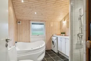 Exquisita casa vacacional apta para familias con sauna, barbacoa y jardín - Image 2