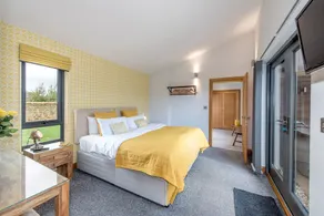Private lodge with countryside views and Hot tub - Image 5