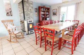 Large detatched holiday home, rural location near the coast. - Image 3