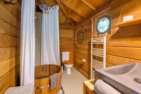 Holiday treehouse \"Bagheera\" with Shared Pool, Private Terrace & Wi-Fi - Image 2