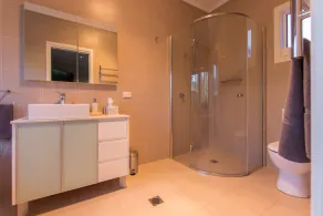 Rose Cottage offers comfort convenience and contemporary living - Image 3