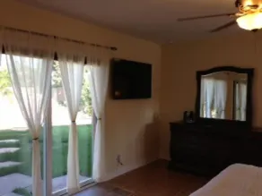 Huntington Beach Holidaymaker House - Image 3