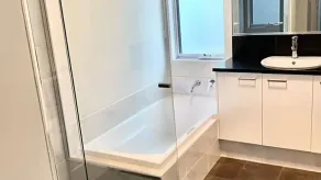 Stort imponerande familjhem idealiskt beläget 100 meter från stranden - Image 5