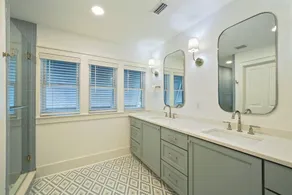 Wow Renovation, Nice Porches, & Tower, 4 Houses to Beach in Seaside + 2 Bikes - Image 5