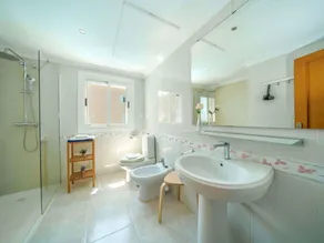 Confortable appartement pour 4 personnes avec climatisation, WIFI, piscine, TV et balcon - Image 3
