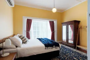 Elegant Goldfields Retreat - Spa Bath & Privacy - Image 5