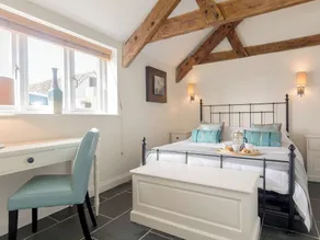 2 bedroom accommodation in Cam, near Dursley - Image 4