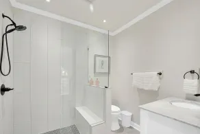 Heated Pool • Walk to Beach & Pier • 2 King Ensuites On Main • Fenced Yard - Image 4