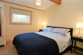 Shore front location on Loch Fyne, sleeps 4, log fire - Image 3