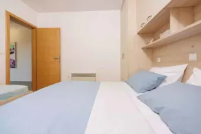 Holiday apartment with air conditioning and sea view - Image 4