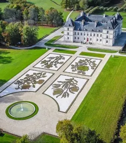 Chic castle-facing studio - Image 4