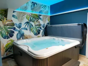 Superb, comfortable gîte, heated indoor pool (April to Oct.), 14 adults - Image 2
