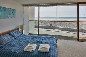 2: Apartment with Magnificent Sea Views - Image 5