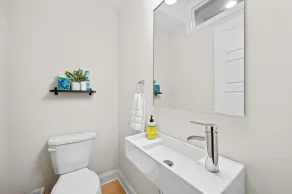 Spacious & Quiet, 5 Min Walk to Main St, Rooftop Lounge! - Image 2