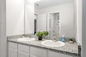 Spacious Fort Worth House Ideal for Relocations - Image 4