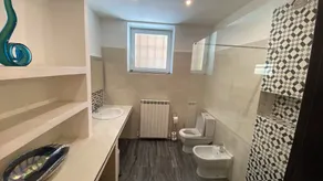 Renoviertes Bauernhaus mit eigenem Pool, auf großem Grundstück mit Strom begrenzt - Image 5