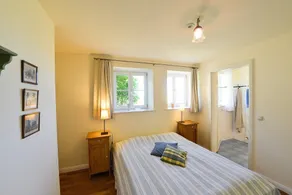 Apartamento vacacional \"Gut Grubnow Rügen - 1\" con vistas al lago, jardín compartido y Wi-Fi - Image 4