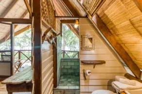 Breathtaking beachfront house w/ private pool, lanai, balcony & beach access - Image 2