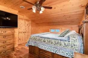 Smoke Rise Barn · Great Lake Front, Large Dock, 4bdrm, Pool Table - Image 3