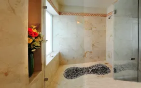Steps from Beach,  Large private balcony overlooking pool & tropical garden - Image 4