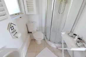 THE CABIN, romantic, country holiday cottage in Lyme Regis - Image 2