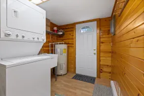 MUST SEE! 4.5 acre, 5 cabins, sleeps up to 20! - Image 2