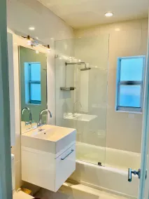 Beautiful Mid-Century Modern SFR on the water , 10 minutes from Las Olas Blvd - Image 3