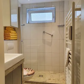 Comfortable 2-room apartment near the subway in a quiet location - Image 3