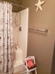 3 bedroom down the street from the Bay (small dog allowed for a fee) - Image 2