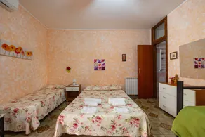Chambre 'Appartamento 1 - Stanza 12' avec Terrasse partagée, Wi-Fi et Climatisation - Image 4