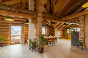 Beautiful wooden house with mountain views - Image 2