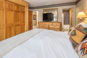 Shoshone Ski-In/Out w/ amazing views, community hot tub/pool/fitness center & fireplace! - Image 5