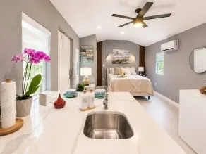 Cozy escape Free parking Private Patio - Image 3