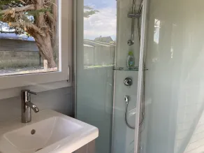 Luxury shepherd's hut near the beach - Image 3