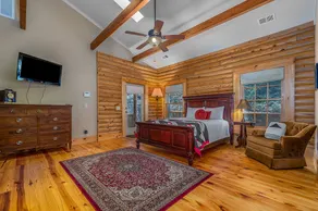 Nature's Den | Pet-Friendly, Mountaintop Cabin in Columbus - Image 5