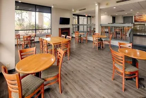 Relax and Unwind! Amazing Unit! Close to Cascade Village Shopping Center! - Image 4