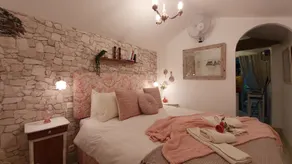 Hideaway gite for 2 with private garden and sundeck, close to Atlantic beaches. - Image 4