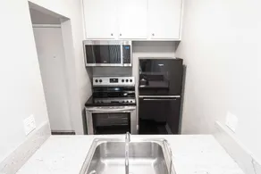 Trendy Koreatown Condo - Image 4