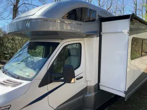 2020 RV for 6 right on the Seneca Lake Wine Trail - Image 3