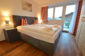 Lovely apartment with wraparound balcony in perfect location - Image 4