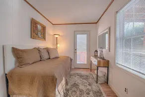 Creekside Haven, foyer au bord d'un ruisseau audacieux, accès facile, câble et WiFi, proche de tout. - Image 3