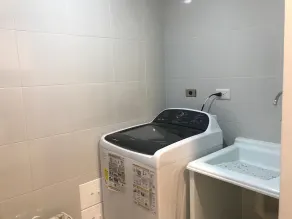 Luxury brand new apartment in desirable location - Image 2