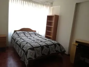 Bright & Cozy Apartment - Image 4