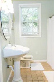  Auburn Game Day Retreat • 2BR Home • Sleeps 4 • Near Downtown Opelika - Image 3