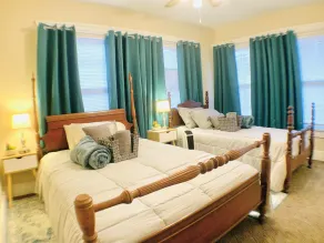 Queen Full Twin Bed/Sleeps 5/Furnished Private APT/In-Unit Washer Dryer/65\" HDTV - Image 5
