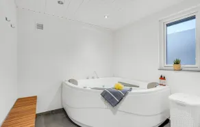 4 Bedroom Beautiful Home In Spøttrup - Image 4